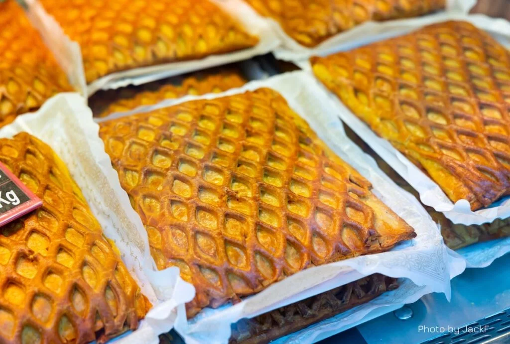 Foto de detalle del Hornazo: la empanada típica rellena de emubtidos. By JackF