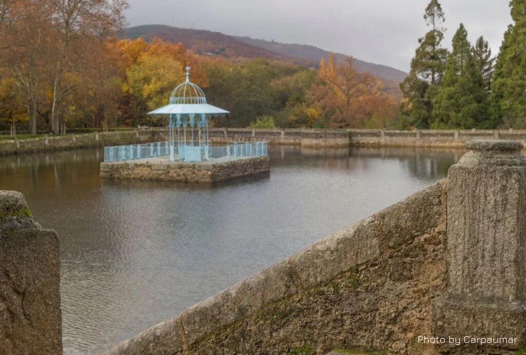 Fodo del estaque del Jardín Histórico El Bosque de Béjar by Carpaumar