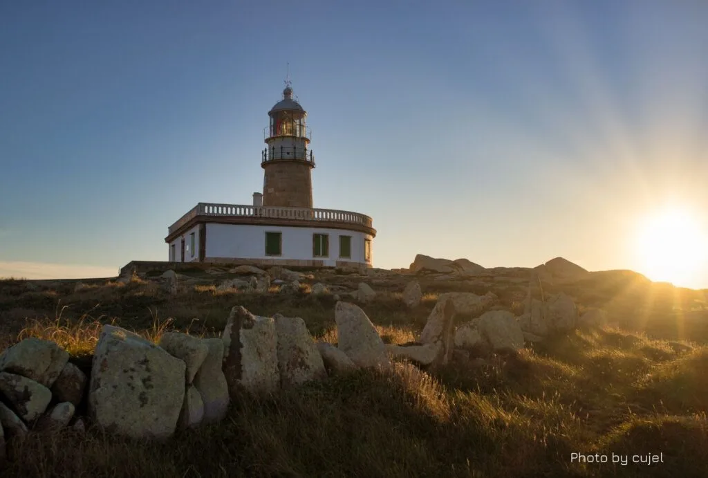 El Parque Natural de Corrubedo, en Ribeira. Aquí tienes que ver la duna móvil más grande del norte de España, ¡es impresionante! También están las lagunas de Vixán, de agua dulce, y Carregal, de agua salada en autocaravanaViajar a Ría de Arousa en autocaravana