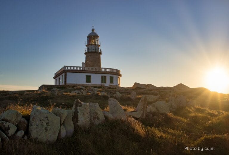 El Parque Natural de Corrubedo, en Ribeira. Aquí tienes que ver la duna móvil más grande del norte de España, ¡es impresionante! También están las lagunas de Vixán, de agua dulce, y Carregal, de agua salada en autocaravanaViajar a Ría de Arousa en autocaravana