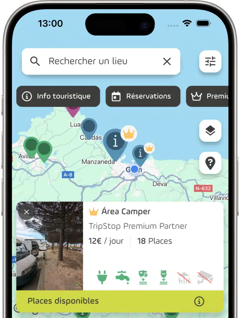 Écran de TripStop avec vue de la carte, barre de recherche, bouton de filtrage et aperçu d'une aire sur la carte