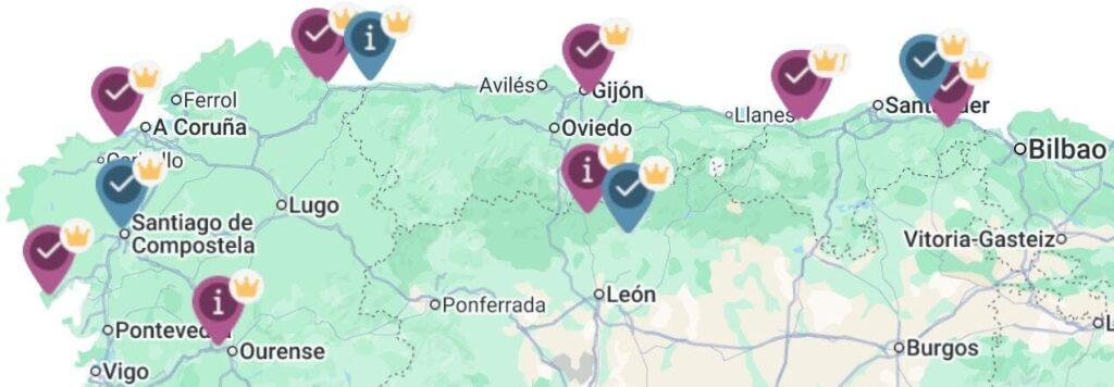 Mapa del norte de España con marcadores de diferentes colores que indican áreas de autocaravanas, puntos de información y destinos turísticos destacados.