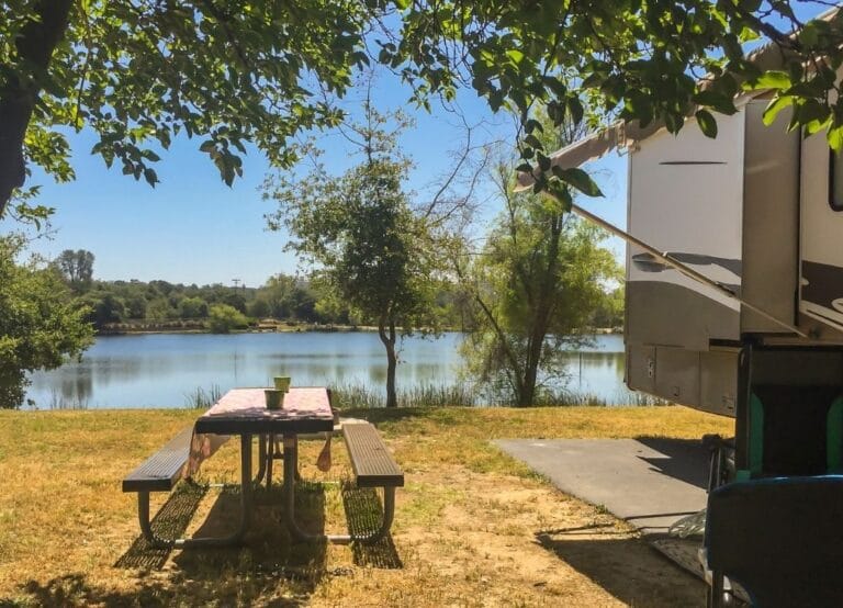 diferencias entre pernoctar y acampar normativa 2026 DGT autocaravanas y camper