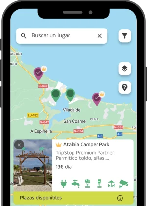 Pantalla de TripStop con vista del mapa, cuadro de búsqueda, botón de filtrado y vista resumen de un área sobre el mapa